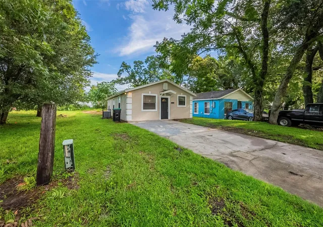 Photo 3 of Single family home for sale at 523 Carver Blvd, Orlando, FL 32810 | MLS# O6416575 | Listing updated on 2026-09-21