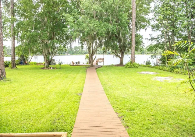 3rd image of 303 Riley Lake Dr, Hawthorne, FL 32640 | MLS# GC541161