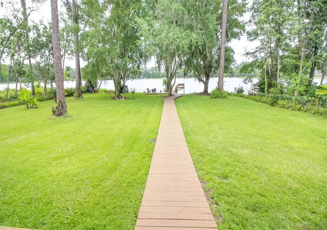 4th image of 303 Riley Lake Dr, Hawthorne, FL 32640 | MLS# GC541161