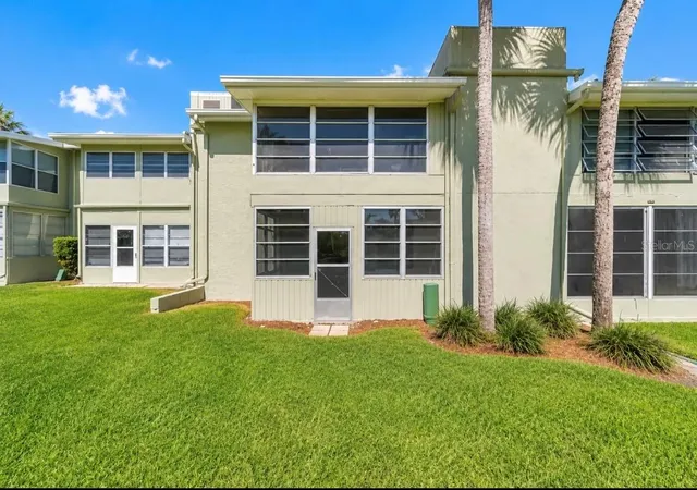 2nd image of 563 Fairways Cir, OCALA, FL 34472