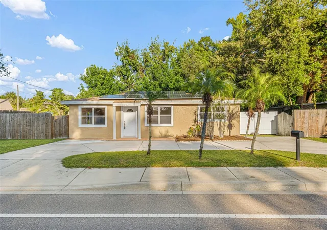 Photo 3 of Single family home for sale at 2913 Mcintosh Rd, Sarasota, FL 34232 | MLS# A4696989 | Listing updated on 2026-09-28