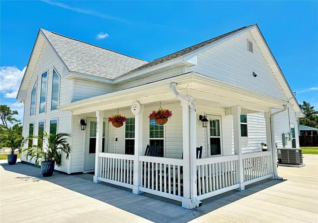Photo 3 of Single family home for sale at 260 Blue Heron Dr, Eastpoint, FL 32328 | MLS# O6416609 | Listing updated on 2026-08-15