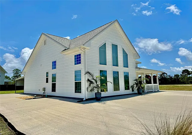 Photo 3 of Single family home for sale at 260 Blue Heron Dr, Eastpoint, FL 32328 | MLS# O6416609 | Listing updated on 2026-08-15