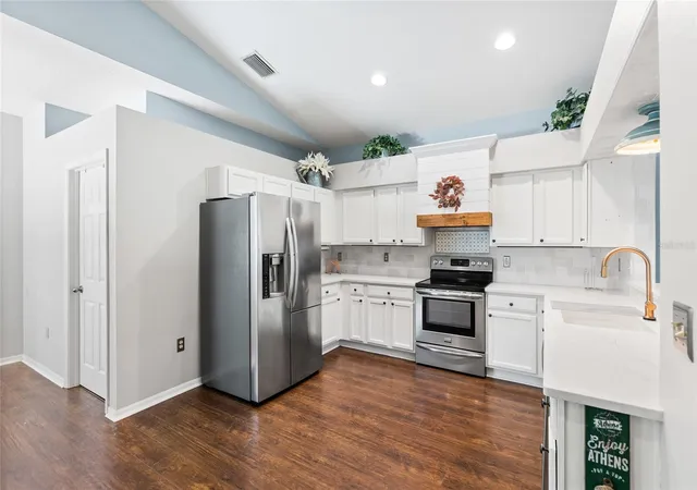 4th image of 19218 Sea Mist Ln, Lutz, FL 33558 | MLS# TB8518906