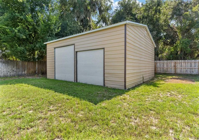 Photo 3 of Single family home for sale at 200 Waters Edge Dr, Leesburg, FL 34748 | MLS# G5113705 | Listing updated on 2026-10-06