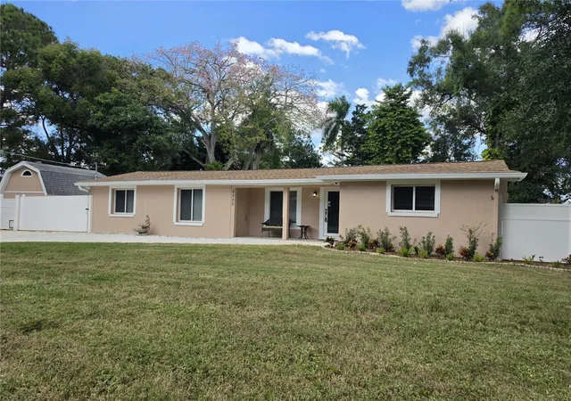Photo 4 of Single family home for sale at 8205 Westridge Dr, Tampa, FL 33615 | MLS# TB8518933 | Listing updated on 2026-10-28