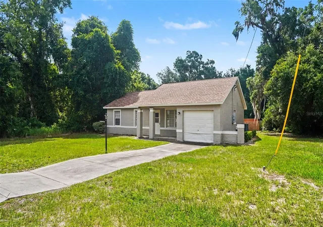 Photo 1 of Sale Pending at 206 Oak Cir, Ocala, FL 34472 | MLS# TB8518936 | Listing updated on 2026-08-27
