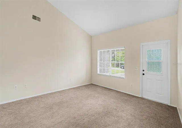 Photo 2 of Sale Pending at 206 Oak Cir, Ocala, FL 34472 | MLS# TB8518936 | Listing updated on 2026-08-27