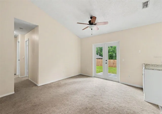 Photo 3 of Sale Pending at 206 Oak Cir, Ocala, FL 34472 | MLS# TB8518936 | Listing updated on 2026-08-27