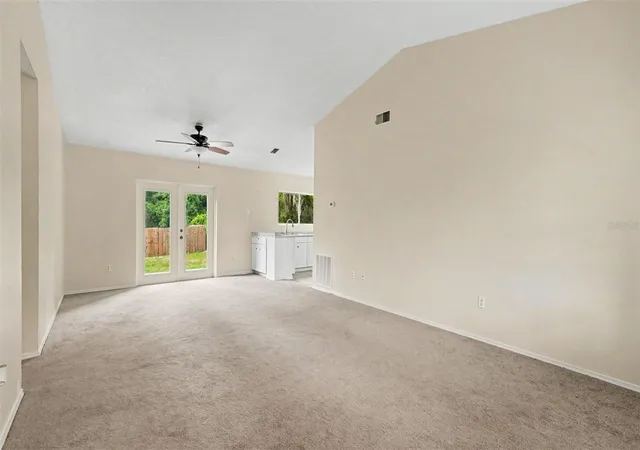 Photo 4 of Sale Pending at 206 Oak Cir, Ocala, FL 34472 | MLS# TB8518936 | Listing updated on 2026-08-27