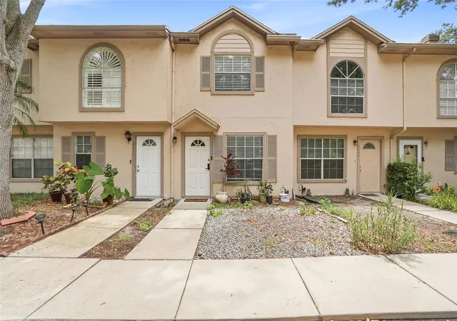 Photo 3 of Townhouse for sale at 2209 Fletchers Point Cir, Tampa, FL 33613 | MLS# TB8518954 | Listing updated on 2026-10-02