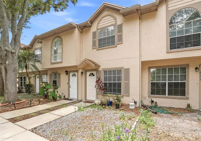 Photo 3 of Townhouse for sale at 2209 Fletchers Point Cir, Tampa, FL 33613 | MLS# TB8518954 | Listing updated on 2026-10-02