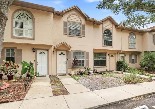 Photo 4 of Townhouse for sale at 2209 Fletchers Point Cir, Tampa, FL 33613 | MLS# TB8518954 | Listing updated on 2026-10-02