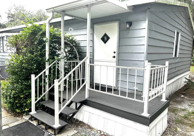 Photo 3 of Manufactured home for sale at 3935 E Lake Park Dr, Hernando, FL 34442 | MLS# TB8518969 | Listing updated on 2026-07-26