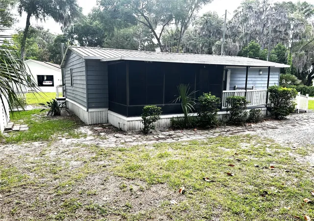 Photo 3 of Manufactured home for sale at 3935 E Lake Park Dr, Hernando, FL 34442 | MLS# TB8518969 | Listing updated on 2026-07-26