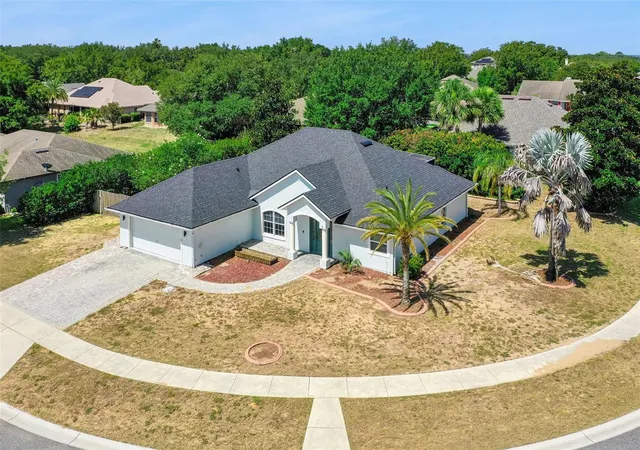 Photo 1 of Sale Pending at 4450 Abaco Dr, Tavares, FL 32778 | MLS# G5113722 | Listing updated on 2026-09-05