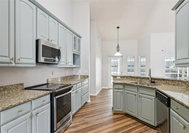 Photo 3 of Sale Pending at 4450 Abaco Dr, Tavares, FL 32778 | MLS# G5113722 | Listing updated on 2026-09-05