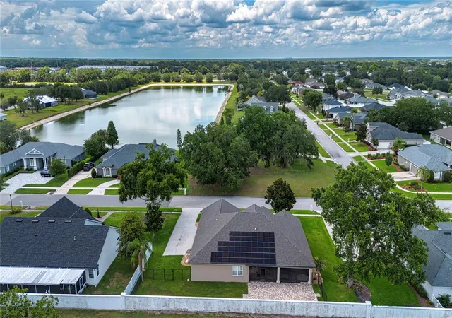 Photo 2 of Single family home for sale at 905 Sq Lake Dr, Bartow, FL 33830 | MLS# TB8518981 | Listing updated on 2026-07-25