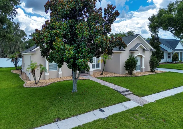 Photo 4 of Single family home for sale at 905 Sq Lake Dr, Bartow, FL 33830 | MLS# TB8518981 | Listing updated on 2026-07-25