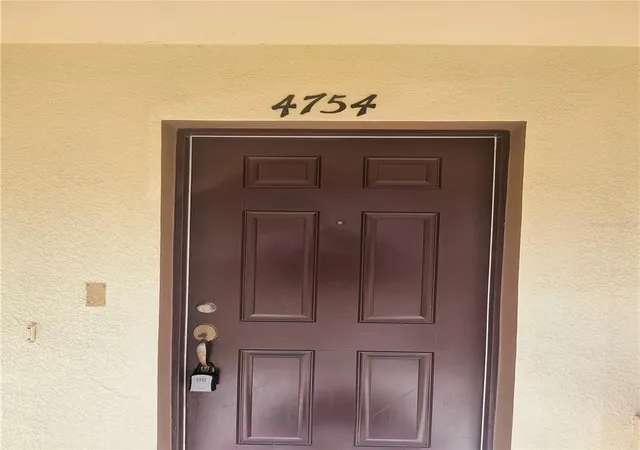 Photo 4 of Townhouse for sale at 4754 Chatterton Way, Riverview, FL 33578 | MLS# TB8519048 | Listing updated on 2026-08-20