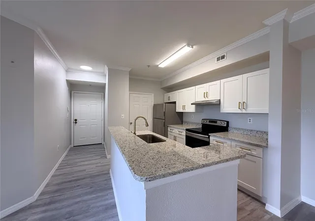 Photo 2 of Condo for sale at 5618 Pinnacle Hts Cir #305, Tampa, FL 33624 | MLS# TB8519115 | Listing updated on 2026-06-16