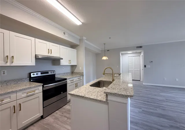 Photo 3 of Condo for sale at 5618 Pinnacle Hts Cir #305, Tampa, FL 33624 | MLS# TB8519115 | Listing updated on 2026-06-16