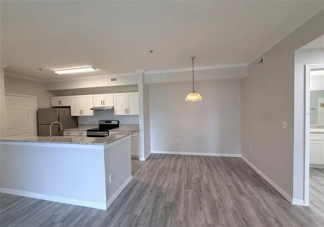 Photo 4 of Condo for sale at 5618 Pinnacle Hts Cir #305, Tampa, FL 33624 | MLS# TB8519115 | Listing updated on 2026-06-16