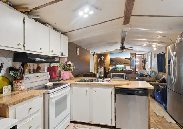 Photo 4 of Manufactured home for sale at 10927 Luana Dr, Leesburg, FL 34788 | MLS# O6416761 | Listing updated on 2026-08-21