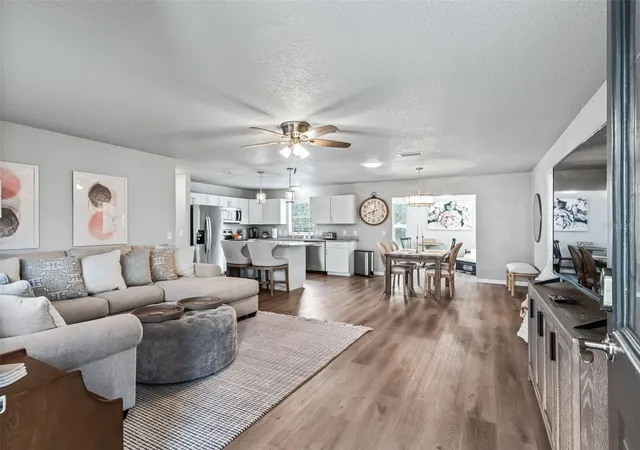 Photo 3 of Single family home for sale at 321 San Marino Dr, Lady Lake, FL 32159 | MLS# G5113749 | Listing updated on 2026-09-01