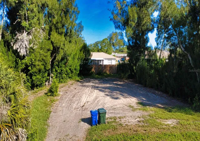 1st image of 1020 Linden Rd, Venice, FL 34293 | MLS# A4697030