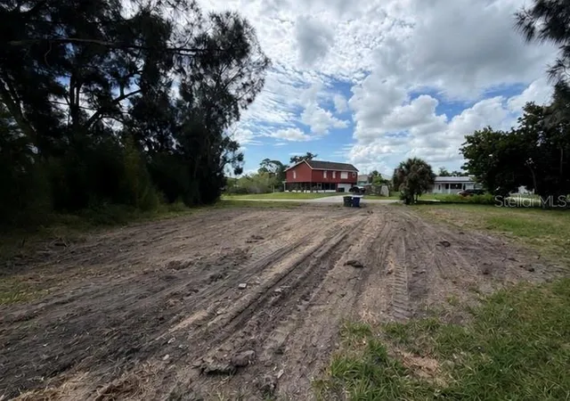 3rd image of 1020 Linden Rd, Venice, FL 34293 | MLS# A4697030
