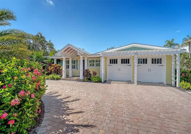 Photo 3 of Single family home for sale at 602 Buttonwood Dr, Longboat Key, FL 34228 | MLS# A4697037 | Listing updated on 2026-09-16
