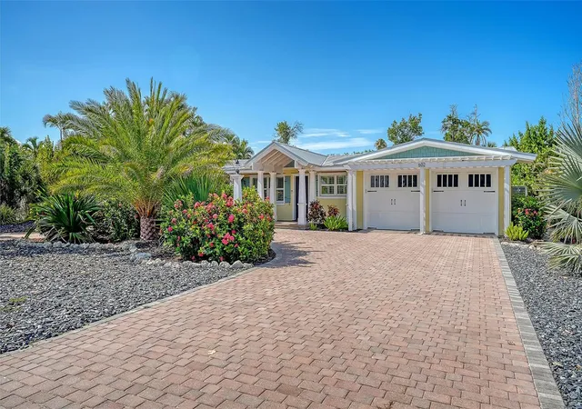 Homes for sale in Longboat Key, FL | 602 Buttonwood Dr, Longboat Key, FL 34228 | MLS# A4697037