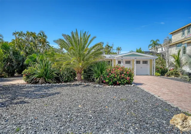 Homes for sale in Longboat Key, FL | 602 Buttonwood Dr, Longboat Key, FL 34228 | MLS# A4697037