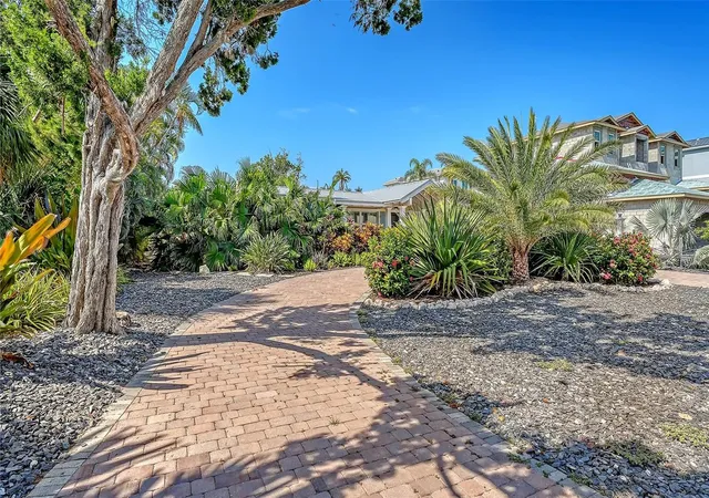 Homes for sale in Longboat Key, FL | 602 Buttonwood Dr, Longboat Key, FL 34228 | MLS# A4697037