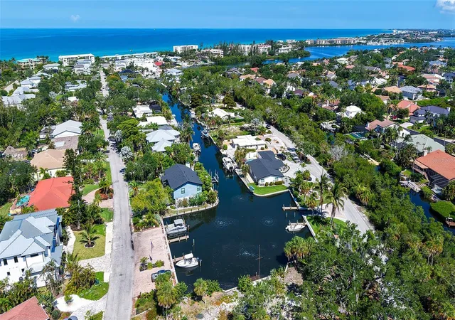 Homes for sale in Longboat Key, FL | 602 Buttonwood Dr, Longboat Key, FL 34228 | MLS# A4697037