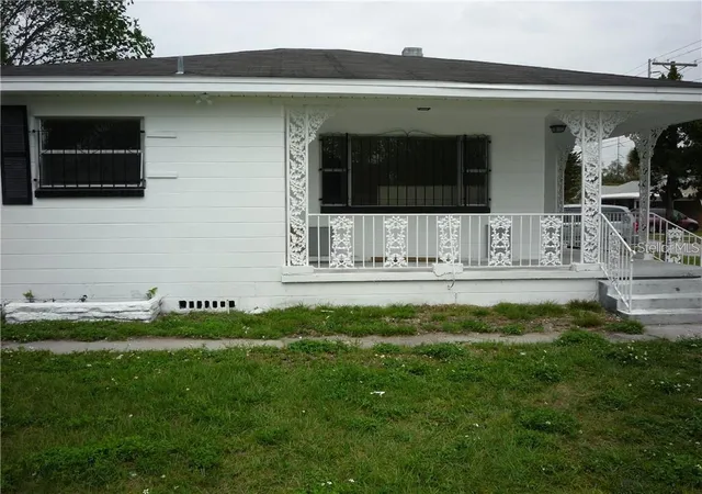 Photo 3 of Single family home for sale at 2414 E 8th Avenue, Tampa, FL 33605 | MLS# TB8519173 | Listing updated on 2026-10-12