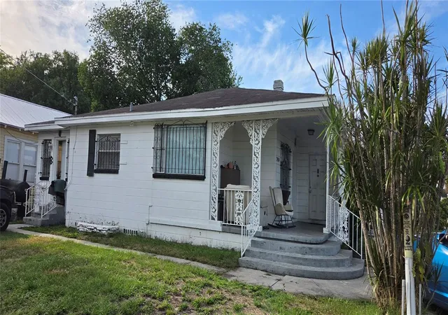 Photo 4 of Single family home for sale at 2414 E 8th Avenue, Tampa, FL 33605 | MLS# TB8519173 | Listing updated on 2026-10-12