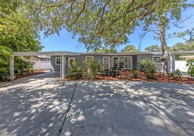 Photo 2 of Single family home for sale at 814 Guild Dr, Venice, FL 34285 | MLS# N6144712 | Listing updated on 2026-08-31