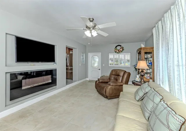 Photo 5 of Single family home for sale at 814 Guild Dr, Venice, FL 34285 | MLS# N6144712 | Listing updated on 2026-08-31