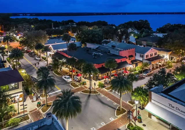 2nd image of 200 E 10Th Ave, MOUNT DORA, FL 32757