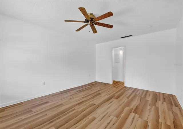 4th image of 200 E 10Th Ave, Mount Dora, FL 32757