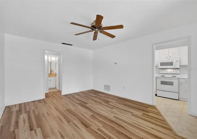 5th image of 200 E 10Th Ave, Mount Dora, FL 32757