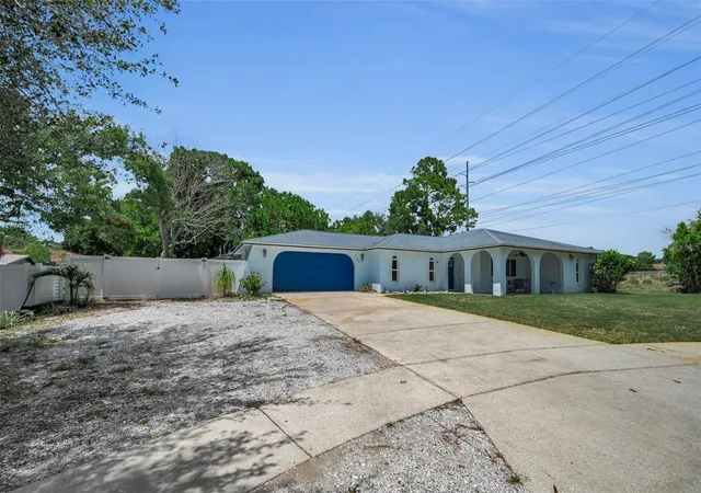 Photo 3 of Single family home for sale at 505 Whispering Oak Dr, Tarpon Springs, FL 34689 | MLS# TB8519183 | Listing updated on 2026-08-22