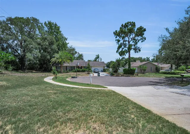 Photo 3 of Single family home for sale at 505 Whispering Oak Dr, Tarpon Springs, FL 34689 | MLS# TB8519183 | Listing updated on 2026-08-22
