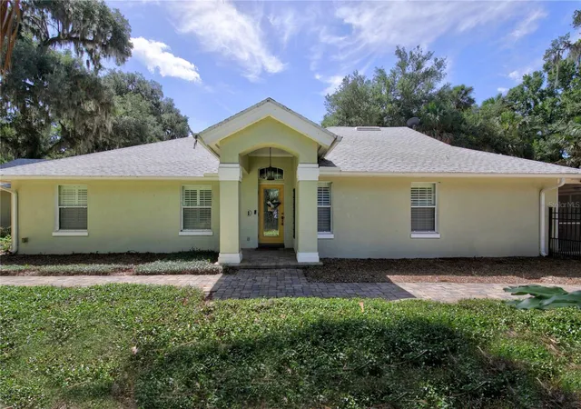 Photo 3 of Single family home for sale at 16720 Beauclaire Ct, Tavares, FL 32778 | MLS# G5113762 | Listing updated on 2026-09-15