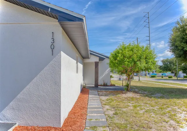 Photo 2 of Single family home for sale at 1301 Woodbine St, Clearwater, FL 33755 | MLS# TB8519188 | Listing updated on 2026-09-13