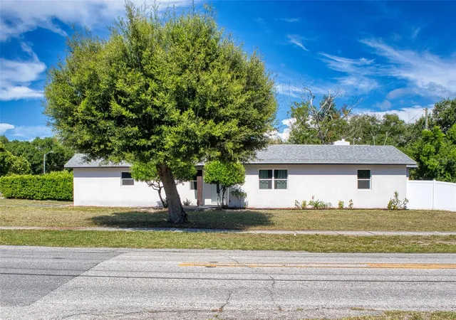 Photo 3 of Single family home for sale at 1301 Woodbine St, Clearwater, FL 33755 | MLS# TB8519188 | Listing updated on 2026-09-13
