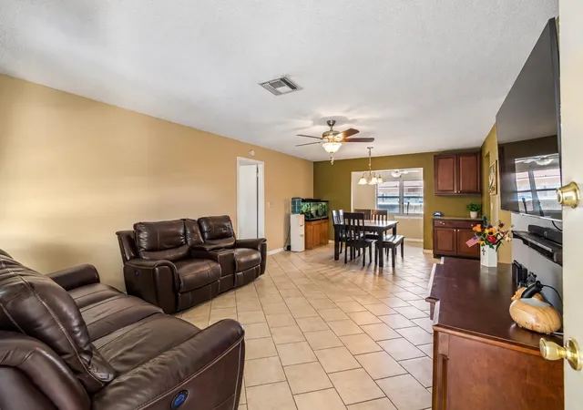 Photo 2 of Single family home for sale at 9473 Bayside Ct, Spring Hill, FL 34608 | MLS# W7886729 | Listing updated on 2026-10-02