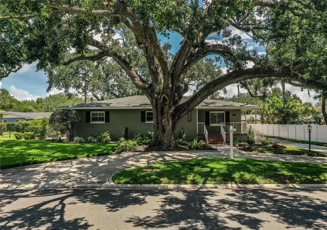 Homes for sale in Lakeland, FL | 1522 Del Crest Pl, Lakeland, FL 33803 | MLS# L4962741